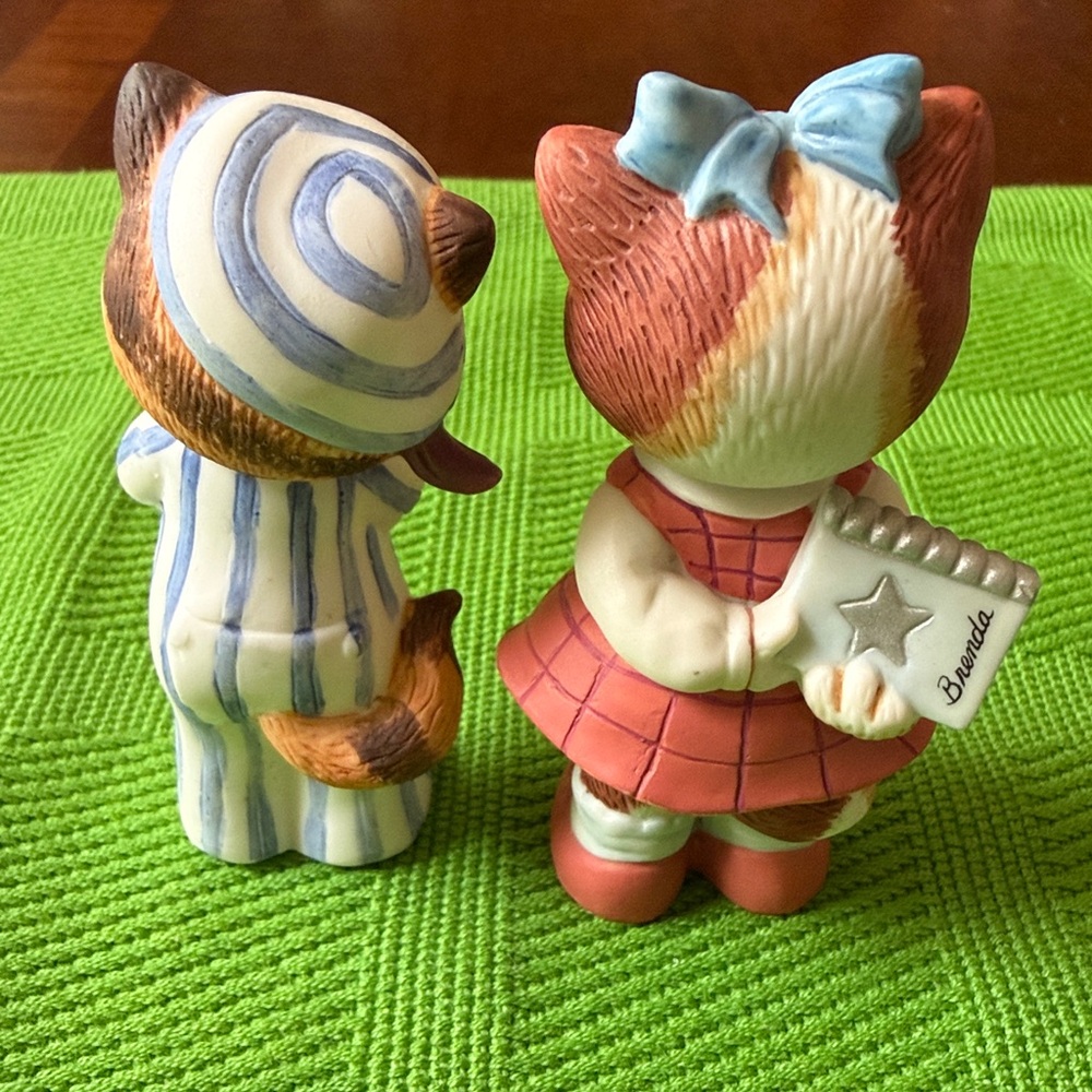 Bronson Collectibles 2 cat figurines orange cat with book & cat in Pj’s cute - Picture 3 of 5